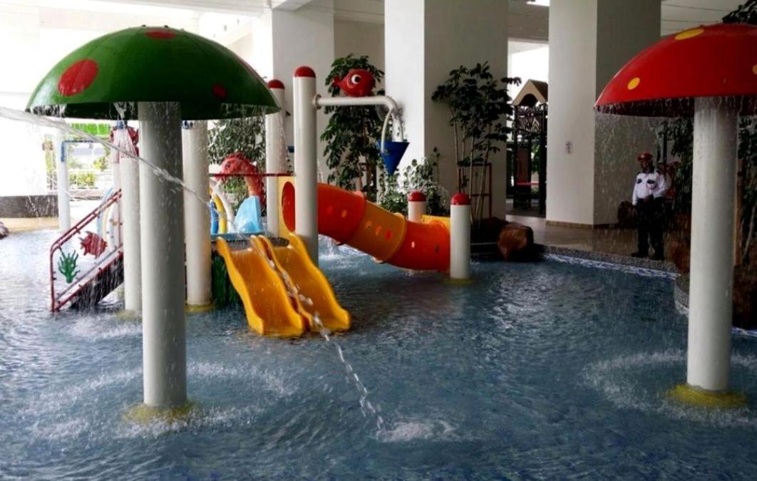 Johor Desaru Beach Bungalow Villas Kangkar Chemaran Exterior foto