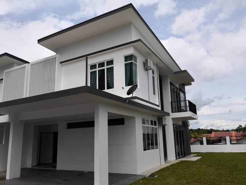 Johor Desaru Beach Bungalow Villas Kangkar Chemaran Exterior foto