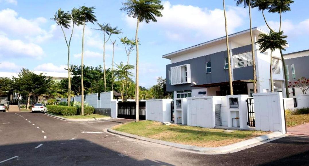 Johor Desaru Beach Bungalow Villas Kangkar Chemaran Exterior foto